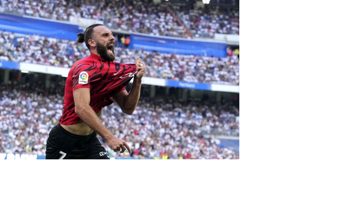 Vedat Muriqi menjebol gawang Madrid lewat sundulannya dari jarak dekat setelah menyambar umpan sepak pojok Dani Rodriguez. Skor 1-1.