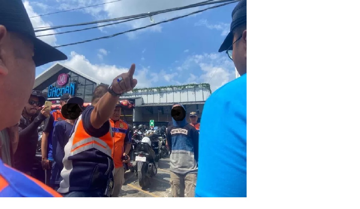 LANGGAR ATURAN. Dishub Samarinda amankan sejumlah jukir yang menarik pungutan parkir kepada pengujung. (IST)