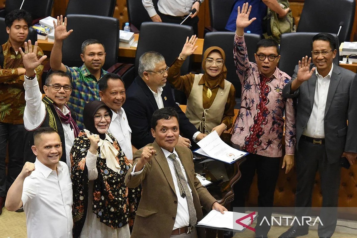 Menkum HAM Andi Agtas (kanan atas) dan anggota Baleg DPR RI.