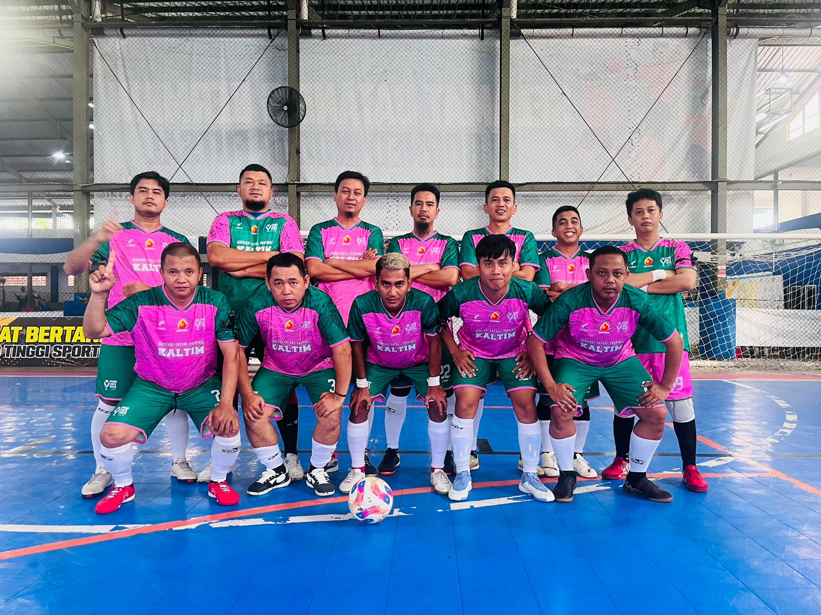 AWAL MANIS: Tim futsal PWI Kaltim di Porwanas Kalsel.