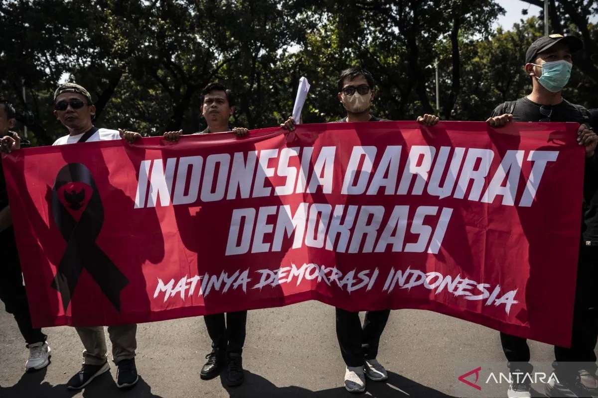 Demo menolak pengesahan RUU Pilkada.