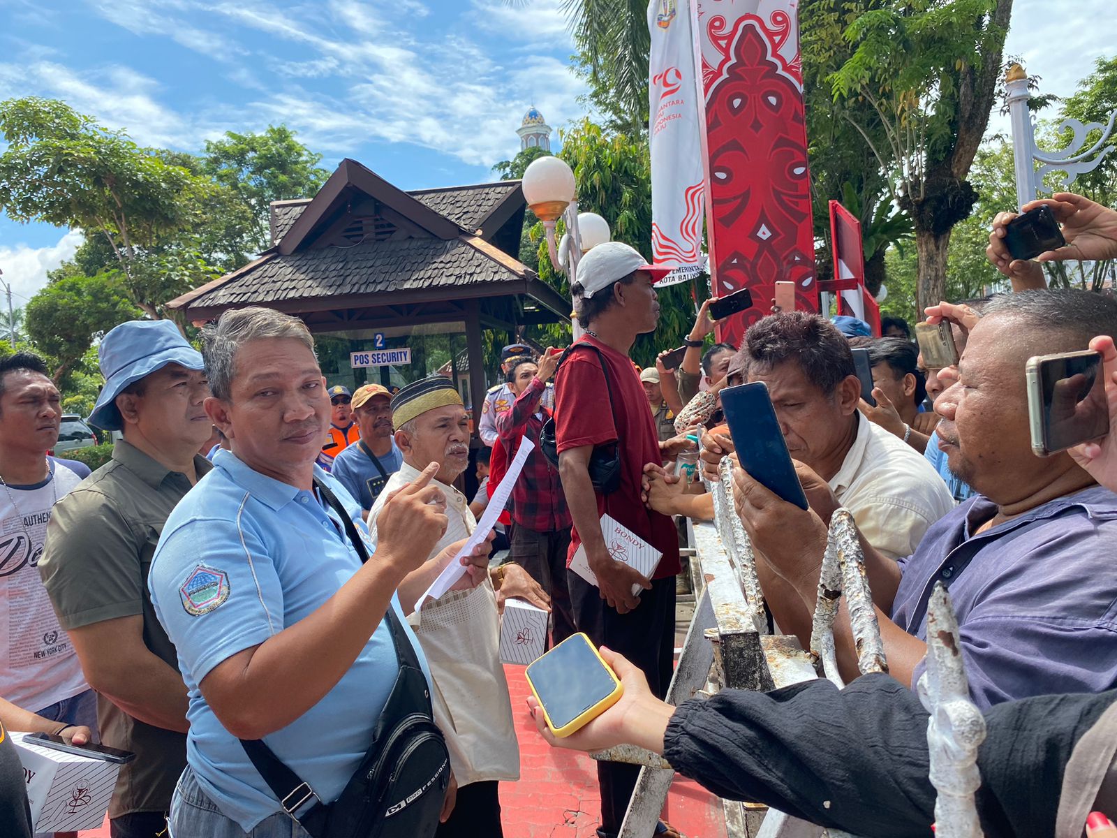 Koordinator Solidaritas Sopir Angkot Balikpapan Hendra.