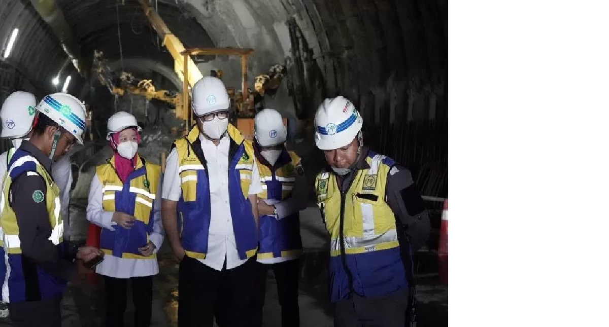 AKHIR TAHUN. Meski ditarget penghujung tahun harus selesai, namun progress pembangunan terowongan baru mencapai 55 persen. (DOK/SAPOS)