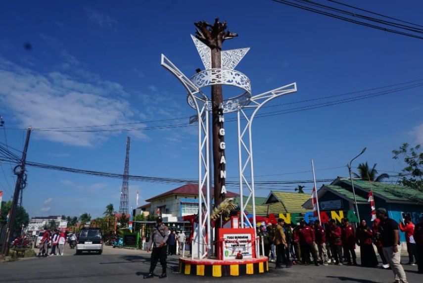 Tugu Bundaran Simpang Empat Kecamatan Anggana (Istimewa)