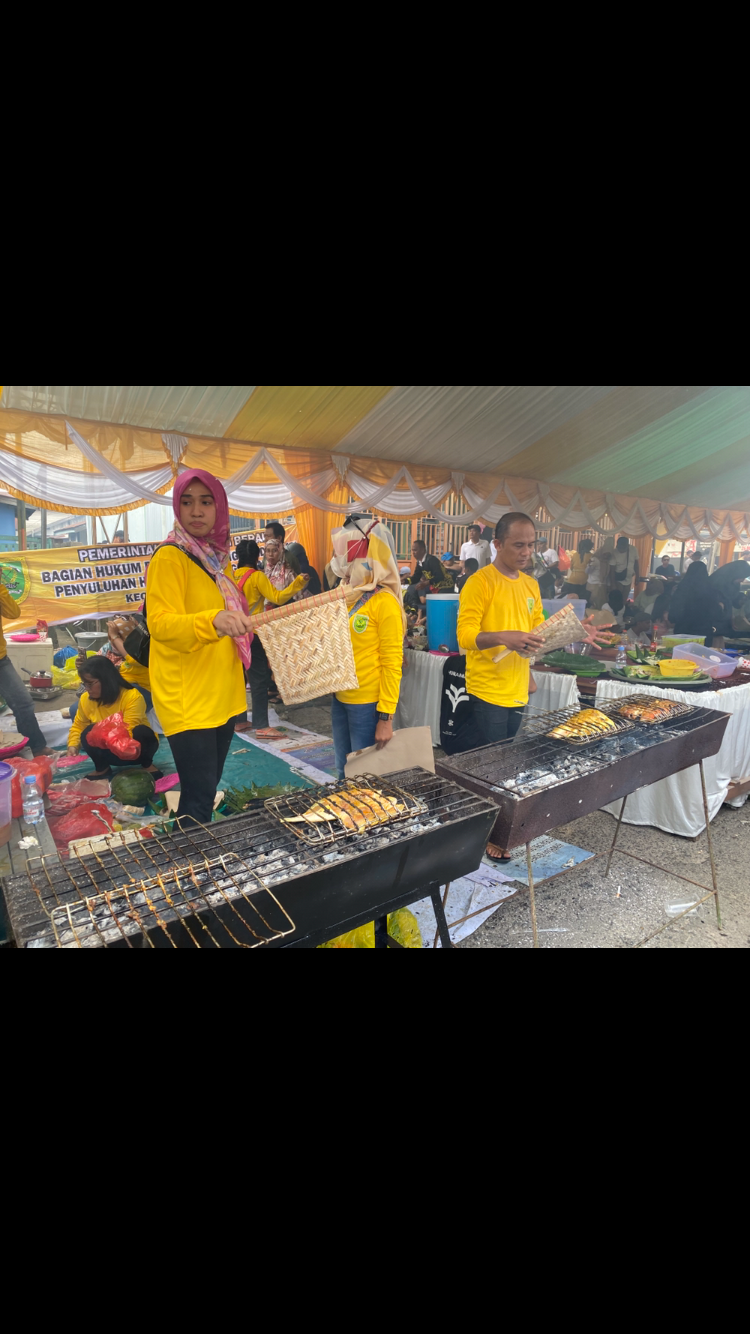 PESTA RAKYAT: Suasana pesta rakyat Irau Manutung Jukut tahun 2023 di sepanjang tepian Sungai Segah.