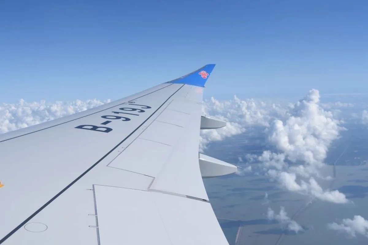 Pesawat C919 pertama milik China Southern Airlines terbang dari Shanghai ke Guangzhou, pada 29 Agustus 2024. ANTARA/Xinhua