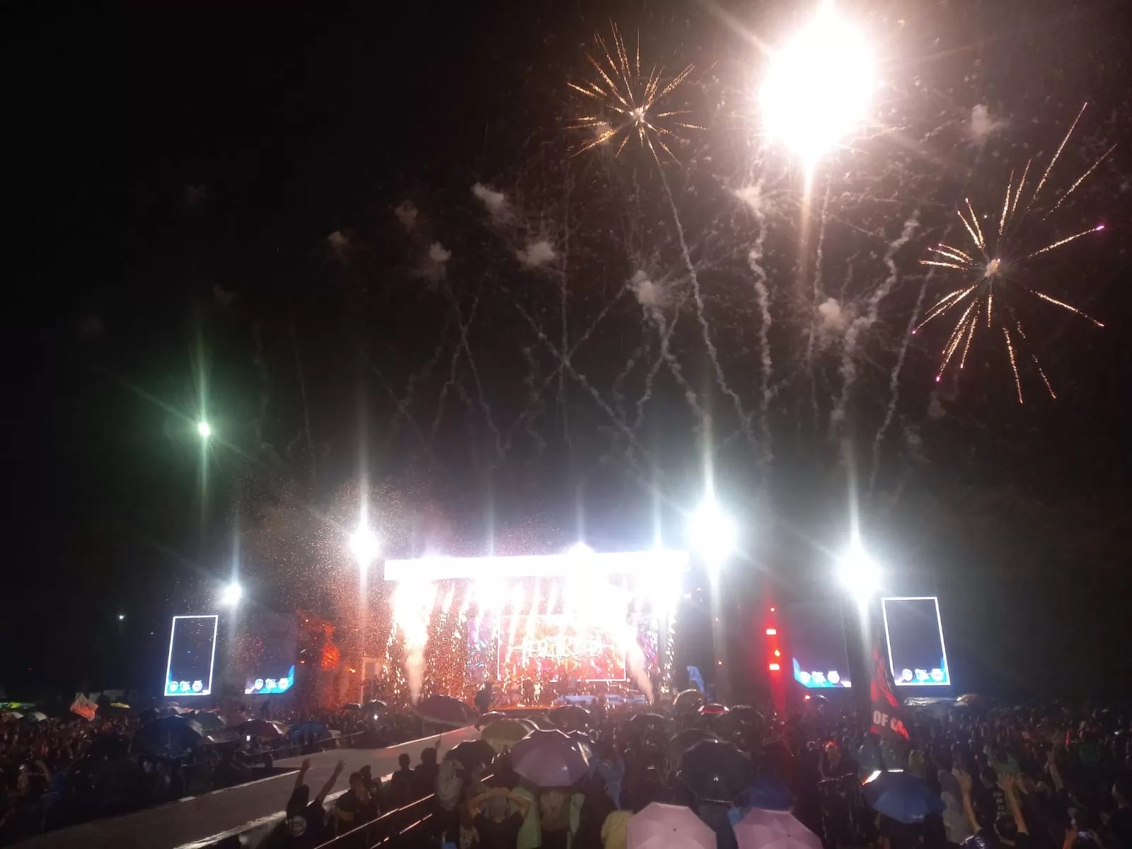 BERAKHIR: Pesta kembang api menutup rangkaian Irau ke 7 Tana Tidung yang digelar sejak 21 Agustus lalu.