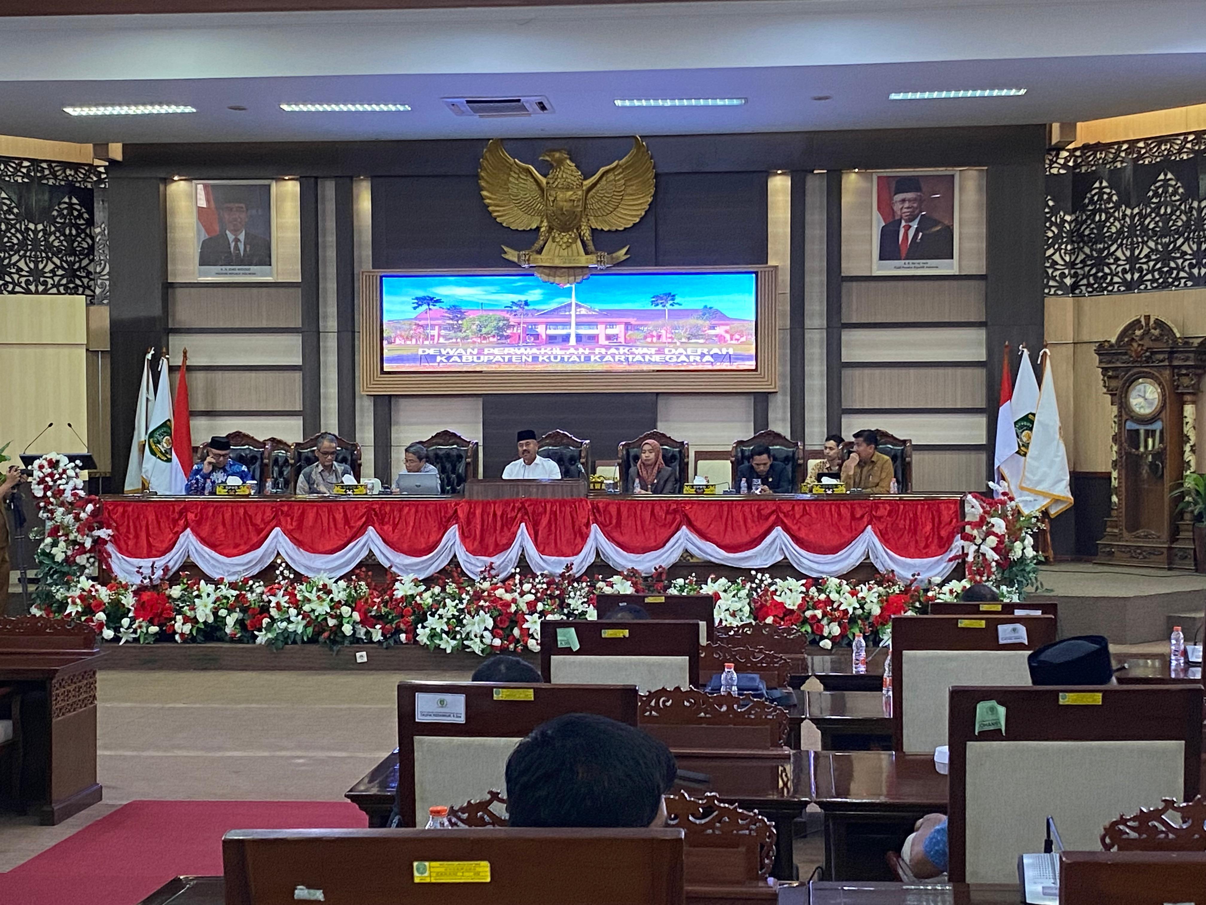 Sosialisasi Program Pemberantasan korupsi bagi legislatif, eksekutif dan camat di Kukar yang dilaksanakan KPK RI (Elmo)