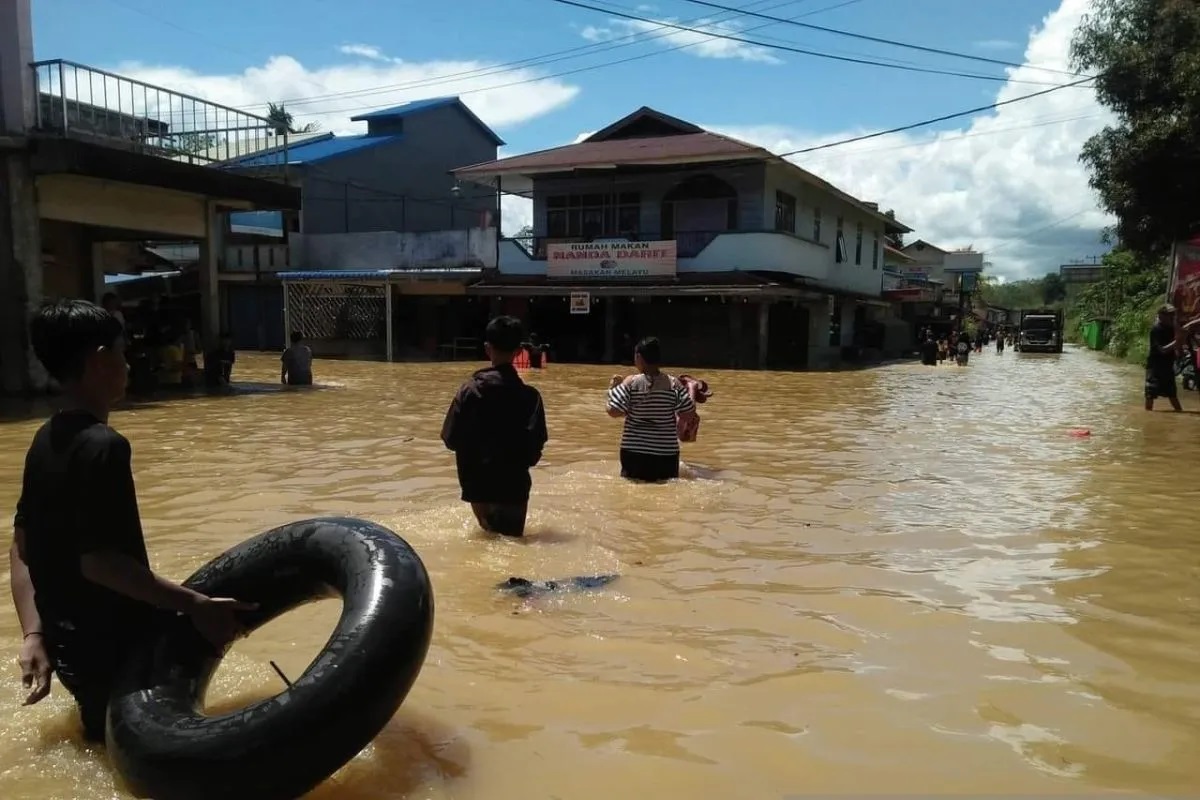 Banjir yang terjadi di Kecamatan Darit, Kabupaten Landak. ANTARA/HO-BPBD Kalbar.