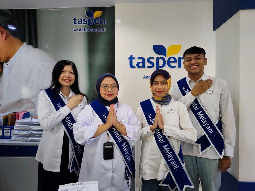 Tim Costumer Service yang selalu siap melayani.