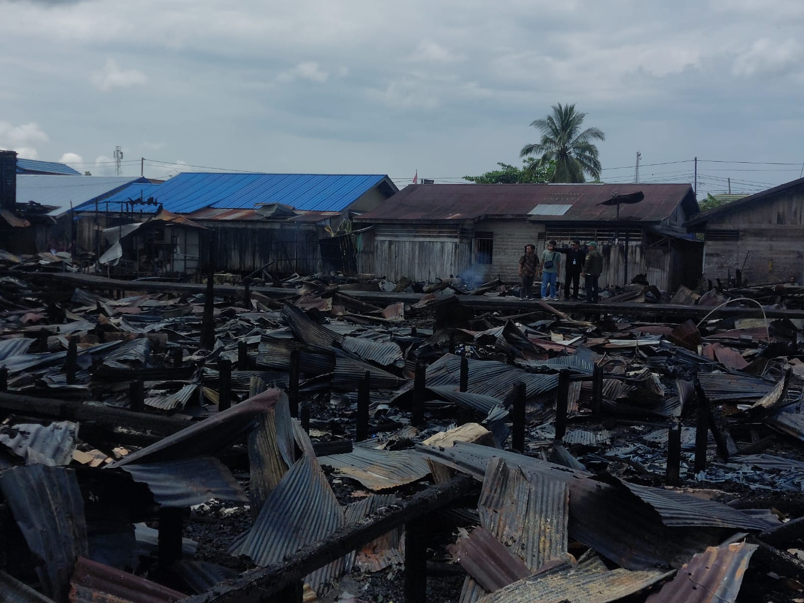 Puing-puing sisa kebakaran di Gang Kita Jua Jalan Gunung Belah, Kelurahan Loa Ipuh, Tenggarong (Elmo/Prokal.co)