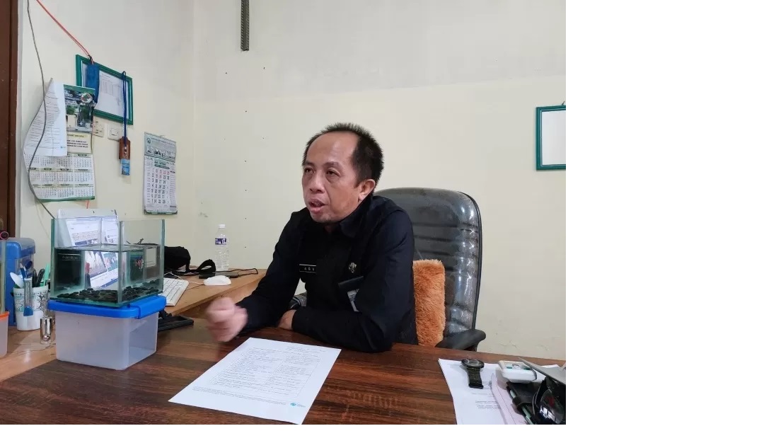 WAWANCARA: Kepala Bidang (Kabid) Data Pengadaan dan Pengembangan Sumber Daya Manusia (SDM) dari BKPSDMD HST, Agus Setiadi. (Foto: Jamaluddin/Radar Banjarmasin)