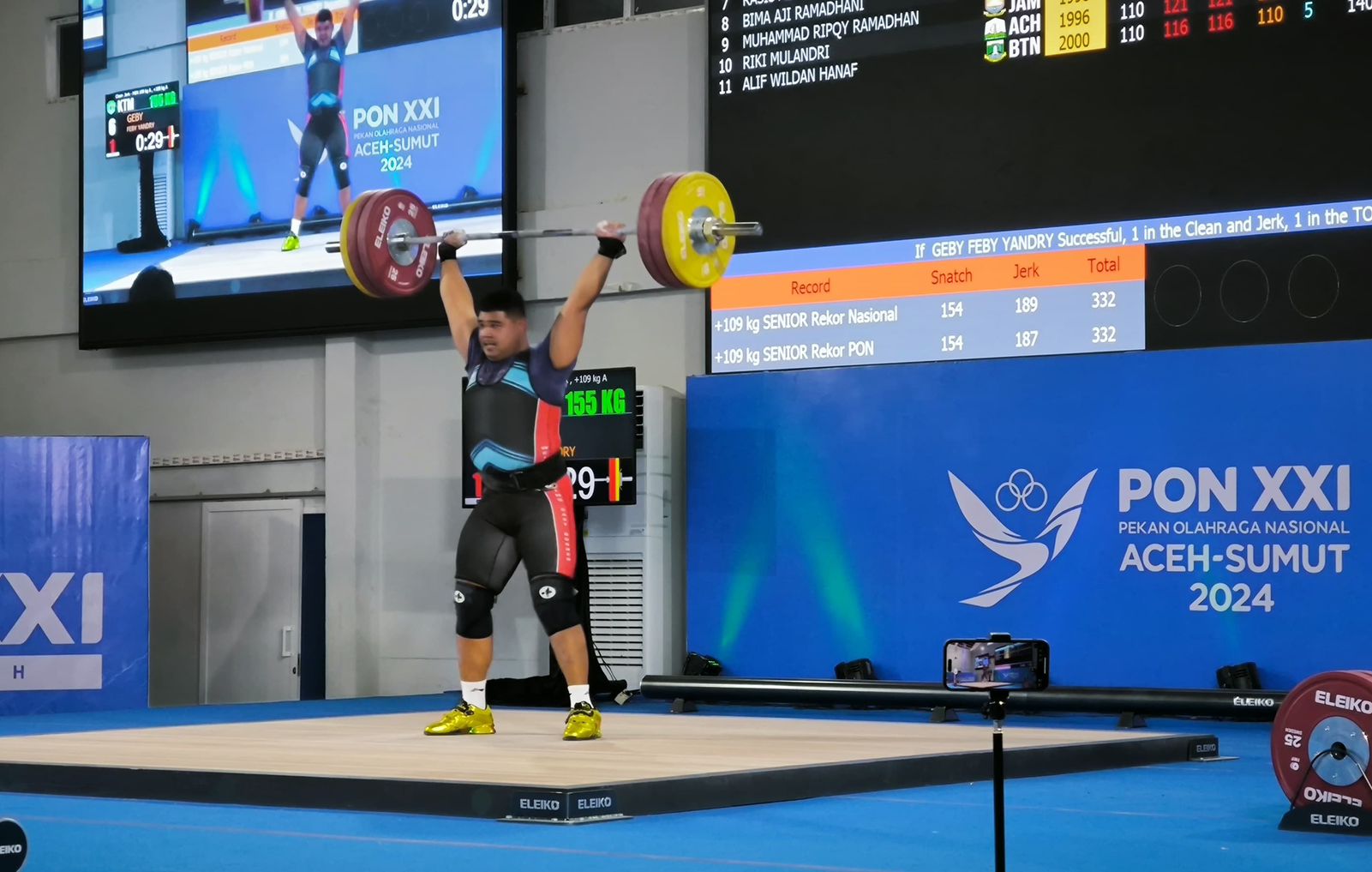 Lifter Kaltim, Geby Febry Yandy, mempersembahkan perunggu dari cabor angkat besi kelas 109 kg+.