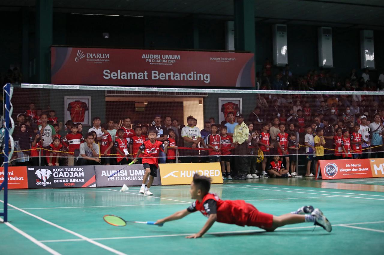 Atlet bulu tangkis dari berbagai daerah ambil bagian pada Audisi Umum PB Djarum 2024. (Foto : PB Djarum)