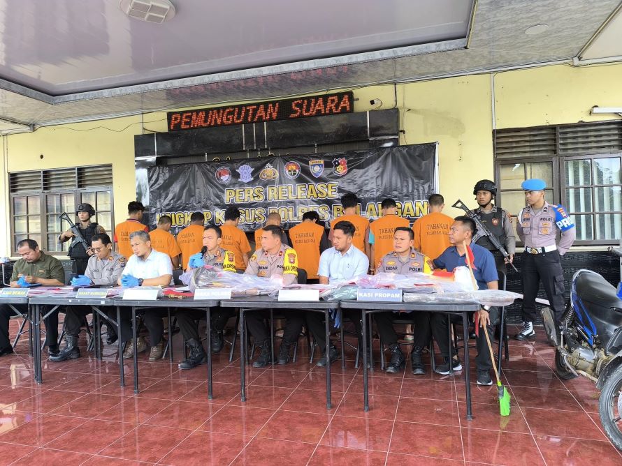 AKSI KEJAHATAN:Polres Balangan menggelar konferensi pers hasil ungkap kasus kriminalitas sepanjang Juli-September 2024, Selasa (10/9/2024).(Foto:M Dirga/Radar Banjarmasin)
