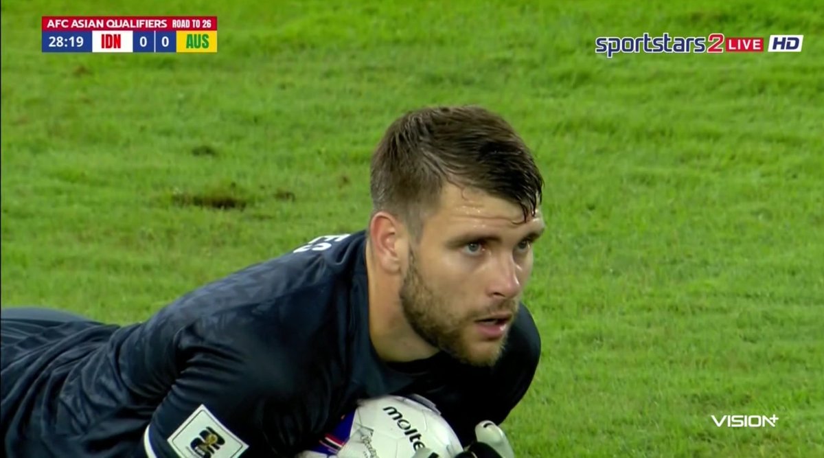 Penjaga gawang Timnas Indonesia, Maarten Paes yang tampil gemilang.