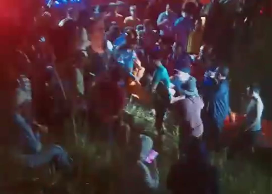 TENGGELAM : Lokasi anak tenggelam di RT 16, Desa Bangun Rejo, Tenggarong Seberang, Kabupaten Kukar, Sabtu (14/9/2024). Foto bawah, salah satu korban saat ditemukan.
