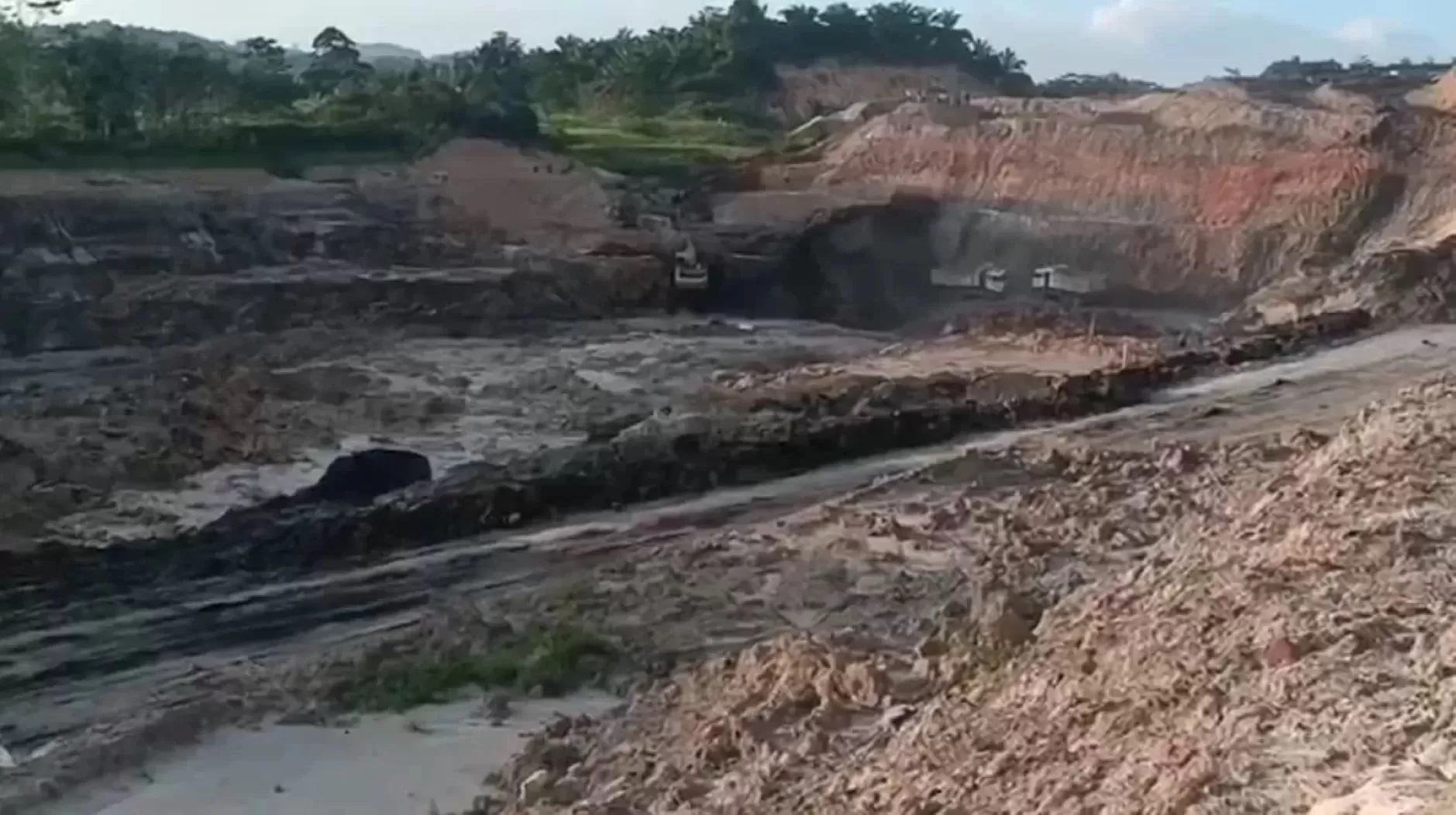 BANYAK MASALAH. Sebelum terjadinya longsor yang menelan korban jiwa, Jatam menyebut PT IBP telah melakukan berbagai pelanggaran yang dapat menyebabkan izin operasinya dicabut.