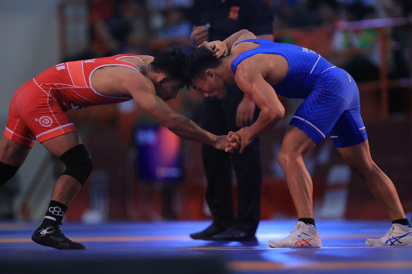 Atlet gulat Kaltim saat berlaga.