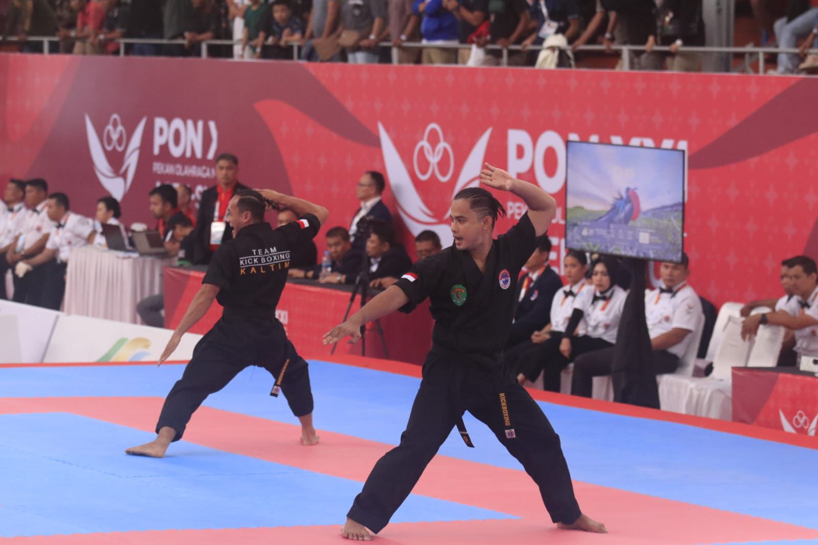 Pasangan kick boxer Kaltim mempersembahkan perunggu pada hari pertama pertandingan kick boxing, PON XXI/2024 Aceh-Sumut.