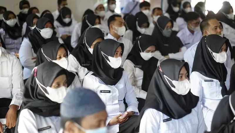 FOKUS: Ratusan PPPK guru saat mengikuti pembekalan dari Pemko Banjarbaru beberapa waktu lalu. Tahun ini PPPK boleh ikut seleksi CPNS. (Foto: DOK RADAR BANJARMASIN)