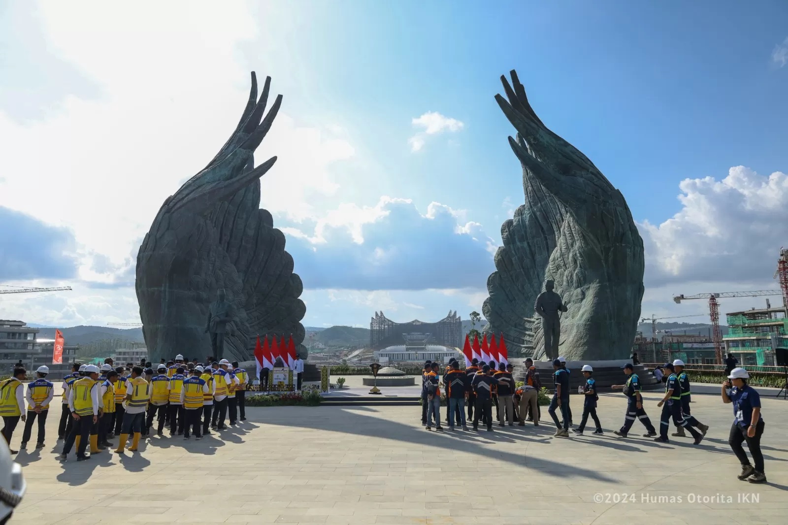 Mulai Senin, 16 September 2024, masyarakat dapat berkunjung ke Nusantara setiap hari pada pukul 09:00 - 17:00 WITA, dan merasakan sendiri semangat yang membangun ibu kota masa depan Indonesia.