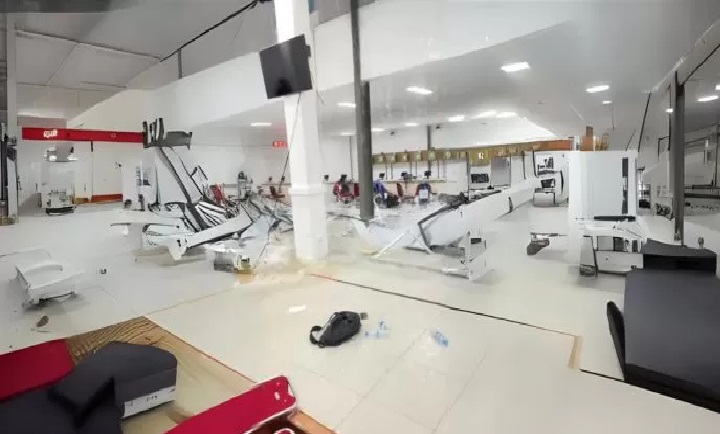 INSIDEN: Suasana ambruknya venue menembak PON XXI Aceh-Sumut yang tertangkap video. (Foto: perbakin kalsel)