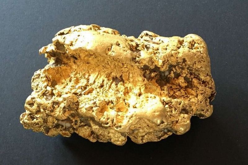 ilustrasi bongkahan emas.