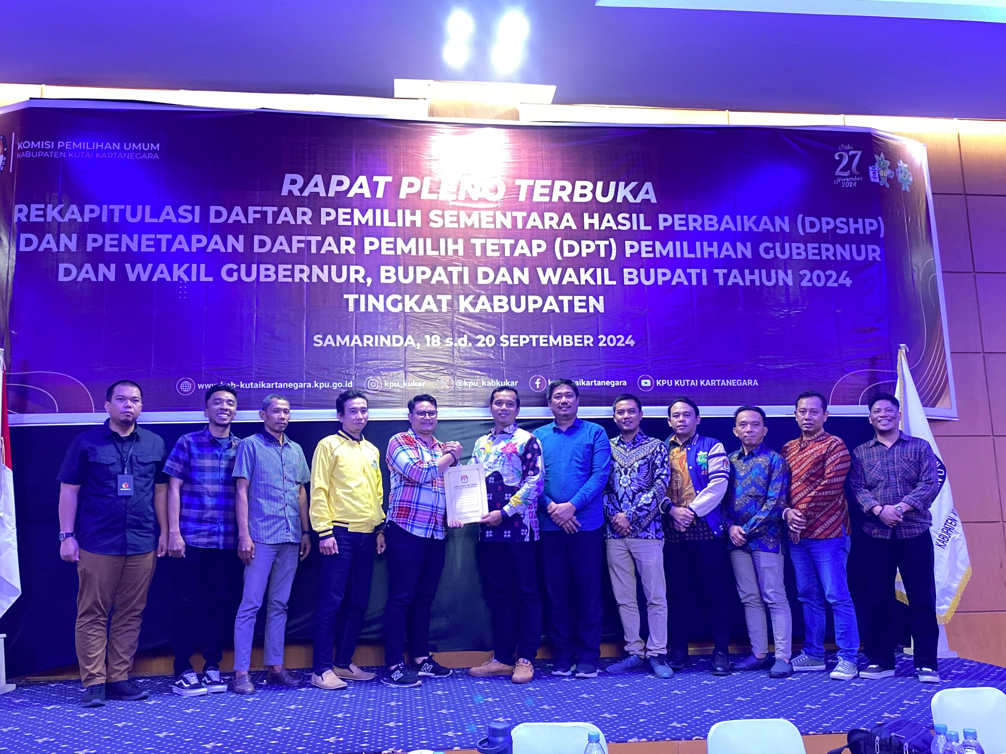 Rapat pleno rekapitulasi DPSHP dan penetapan DPT Pilkada yang dilaksanakan KPU Kukar (Istimewa)