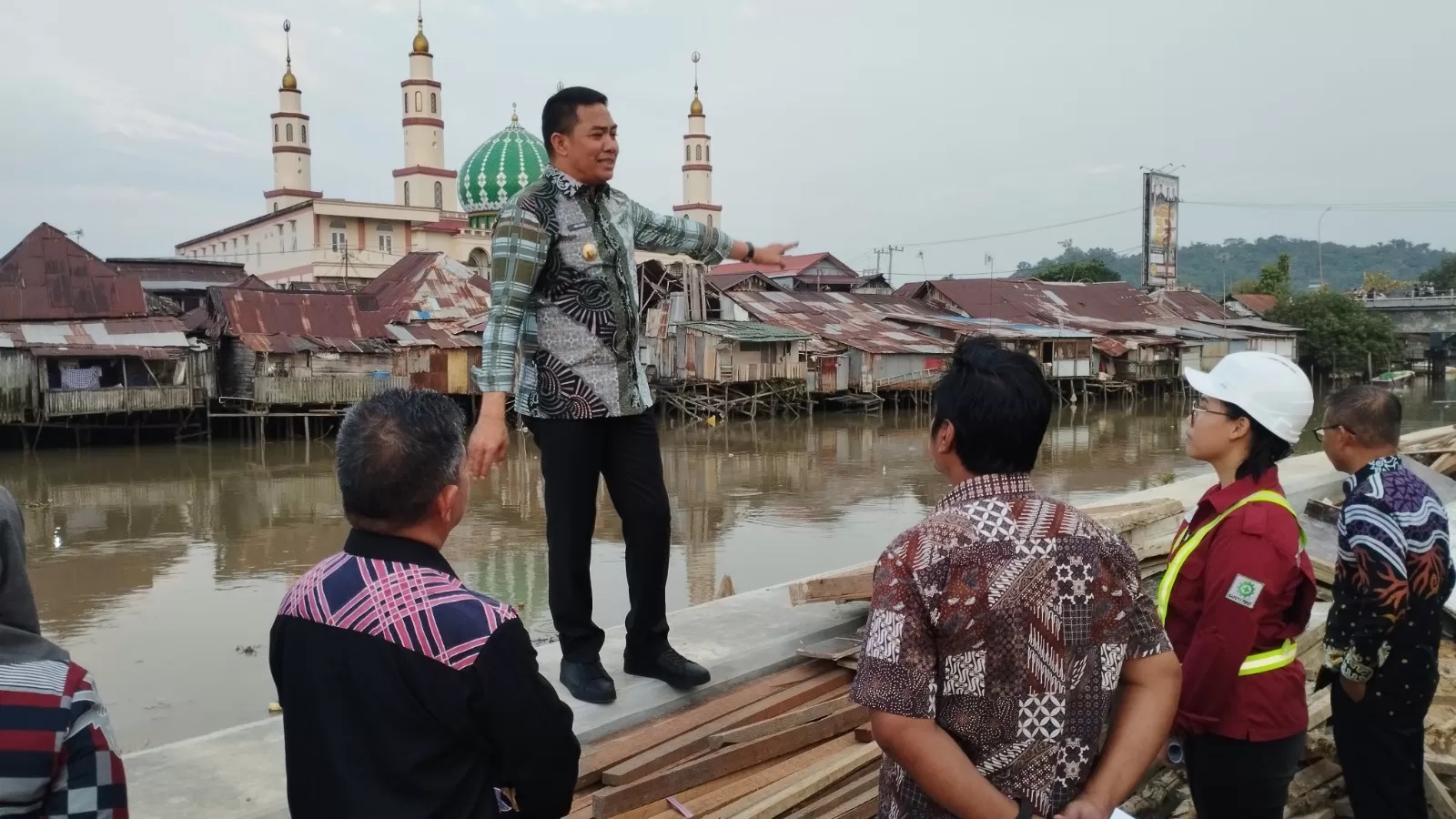 MENUNGGU ANGGARAN. Proyek penurapan yang ditinjau Wali Kota Andi Harun pada Kamis lalu.
