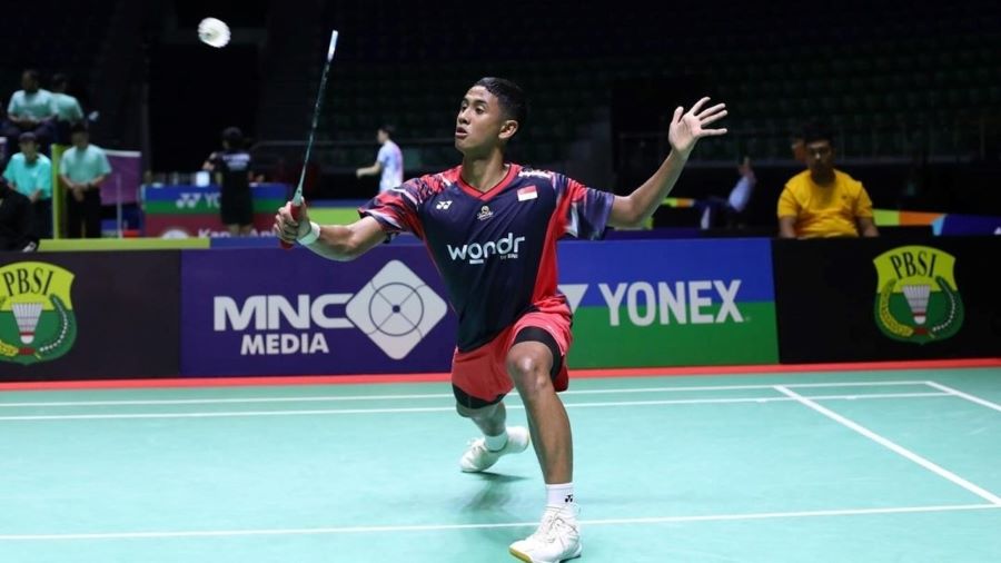 KE 16 BESAR: Aksi Alwi Farhan saat menaklukkan wakil Malaysia, Cheam June Wei dua game langsung.