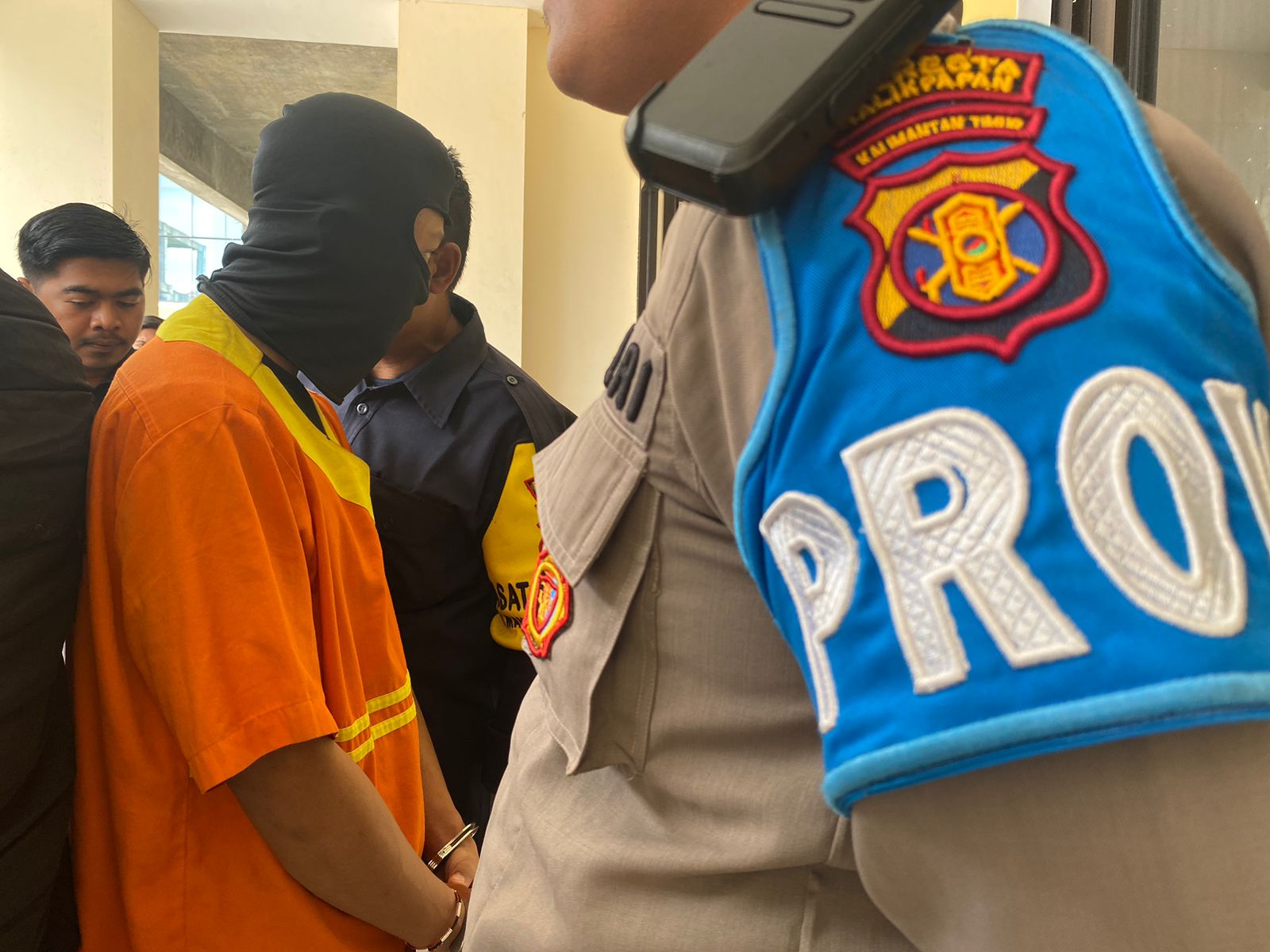 RAC (rompi oranye) terancam penjara 15 tahun karena terlibat tindak podana perdagangan orang. (Foto : Erik/Prokal.co)