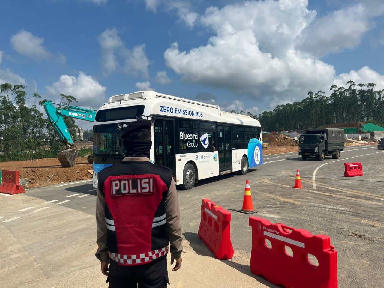 PENGAMANAN: Polda Kaltim bersama TNI meningkatkan pengamanan secara maksimal menyusul Presiden RI Joko Widodo berkantor di IKN.