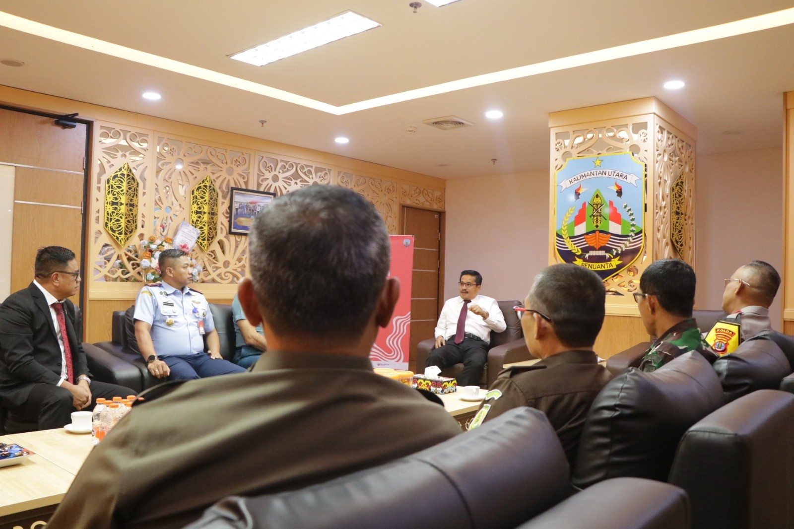 SINERGI : Pjs. Gubernur Kaltara, Togap Simangunsong menggelar silaturahmi Bersama Forkopimda di Ruang Rapat Kantor Gubernur, Senin (30/9).