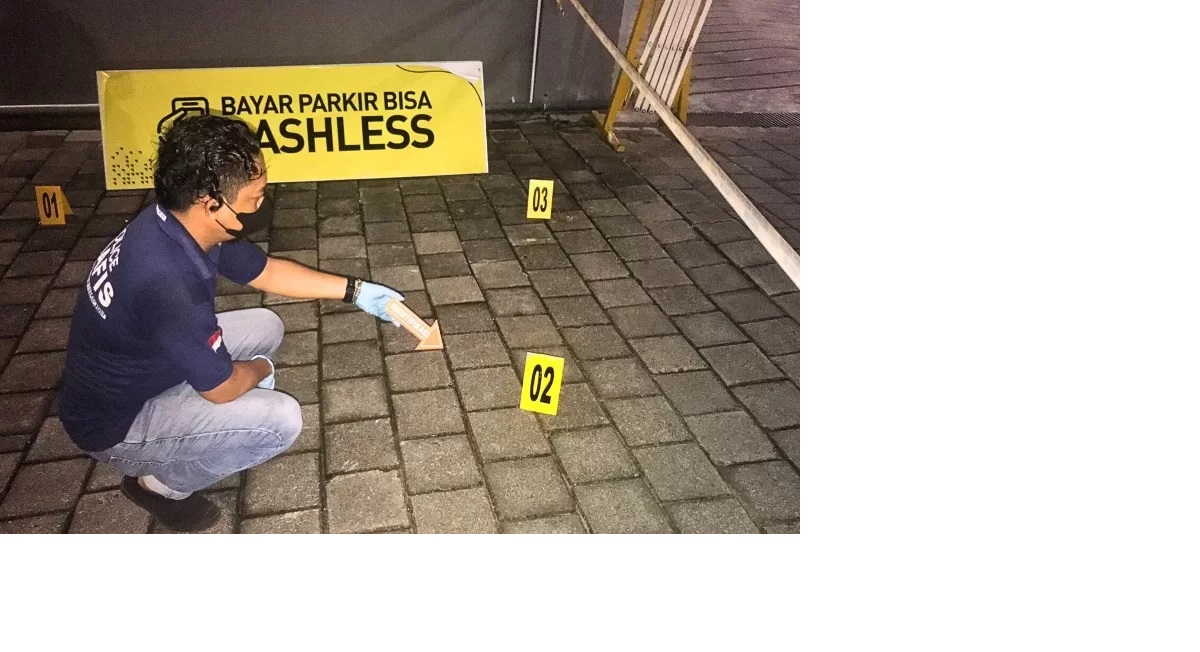 Polisi melakukan olah TKP di Gaia Mal Kubu Raya, Rabu (2/10). (ISTIMEWA)