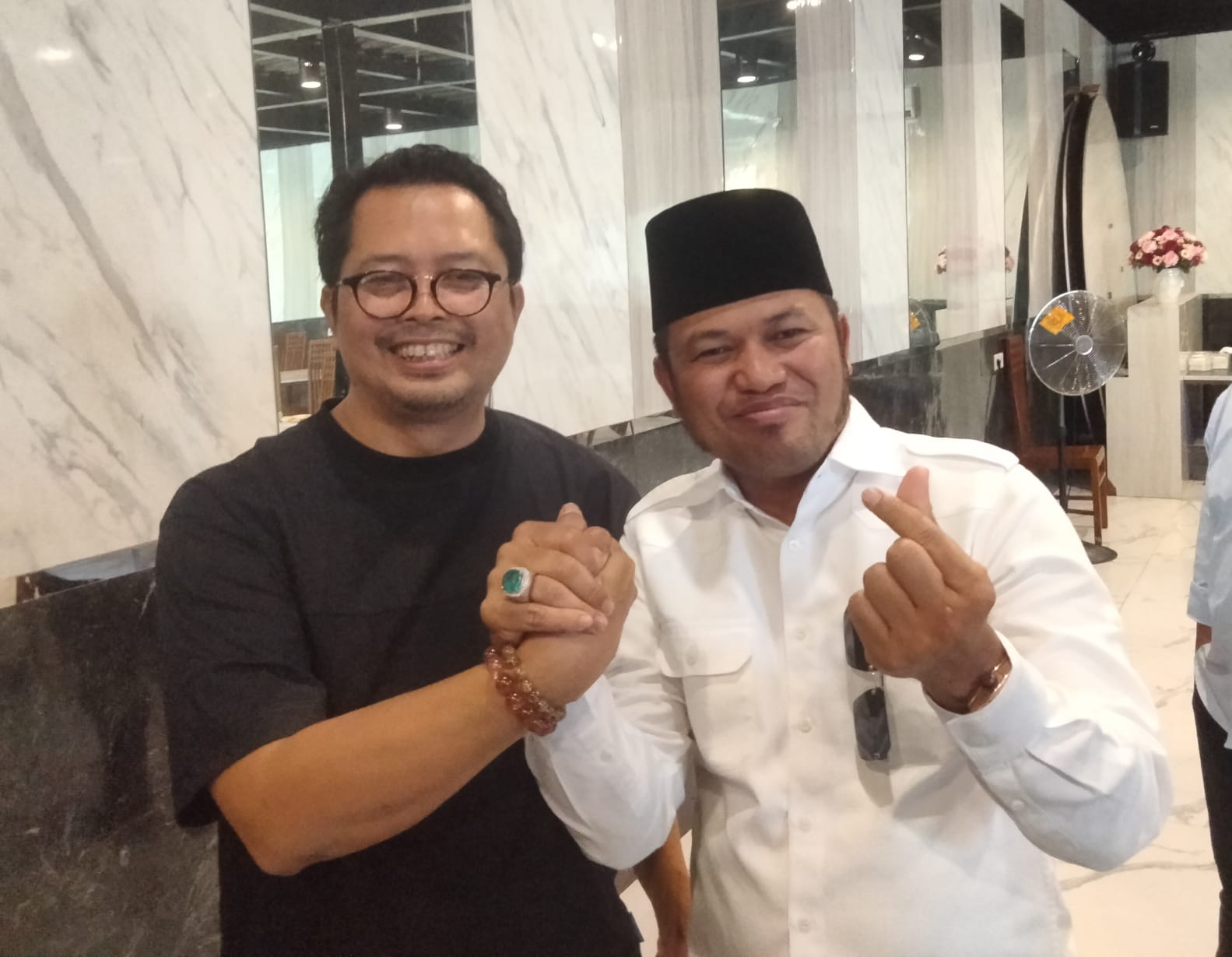 DUKUNG : Mahyudin (kiri) berikan dukungan langsung ke Rudi Mas