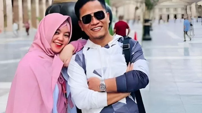 VIRAL: Gus Miftah dan istri.