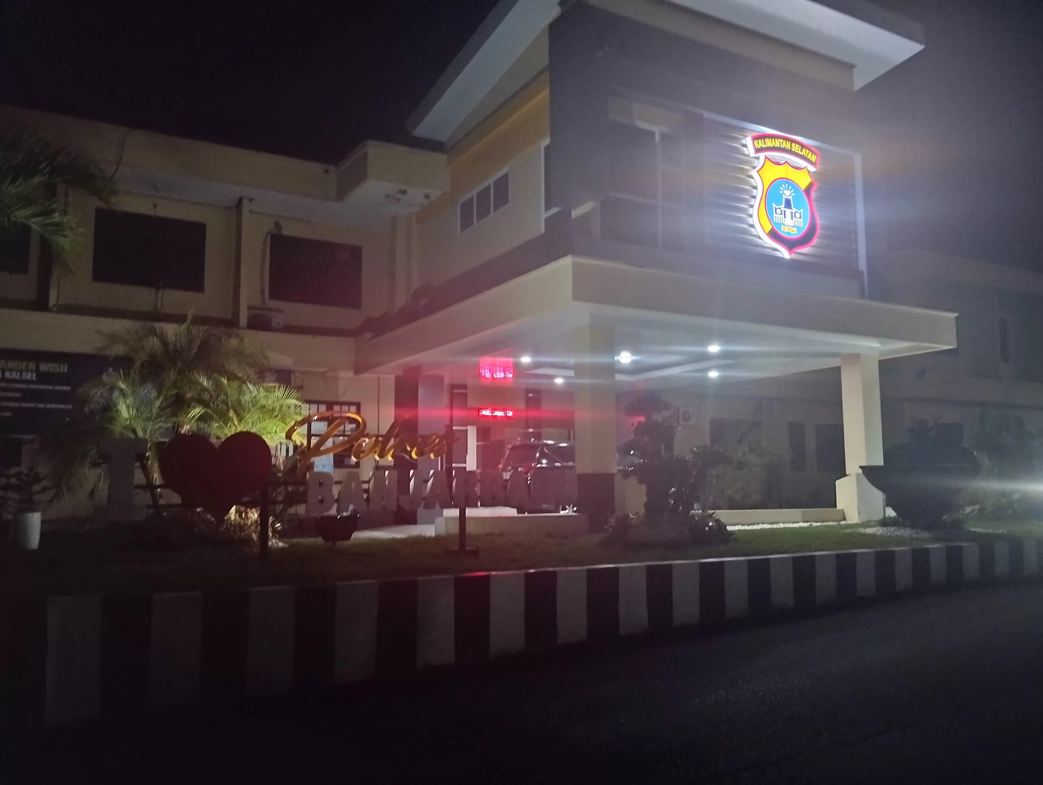 TEMPAT PEMERIKSAAN: Mapolres Banjarbaru di Jalan Ahmad Yani km 35. Salah satu ruangan di sini dipinjam KPK setelah OTT di Kalsel, Minggu (6/10/2024). (FADLAN ZAKIRI/RADAR BANJARMASIN)