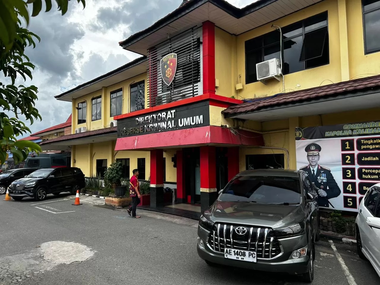 KANTOR DITRESKRIMUM: Dalam waktu dekat, Kepala Dinas Pendidikan dan Kebudayaan Kalsel, Muhammadun akan dipanggil perihal kasus dugaan pengancaman.(Foto:Muhammad Oscar Fraby)