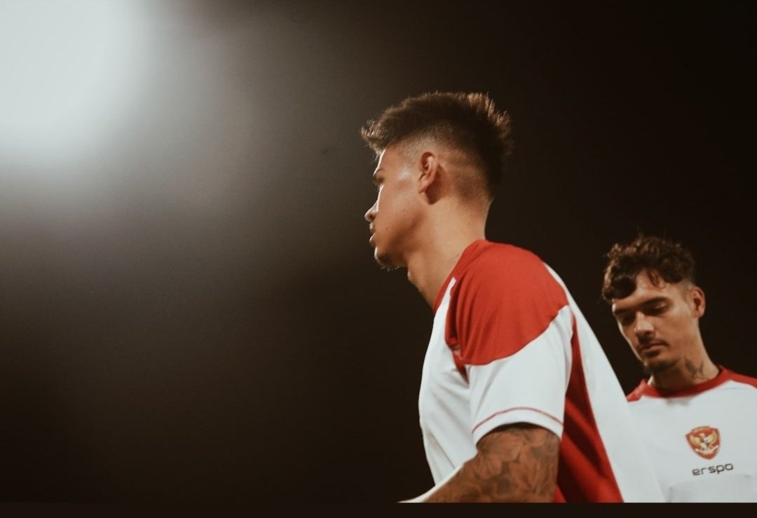 Mees Hilgers dan Shayne Pattynama dalam latihan.