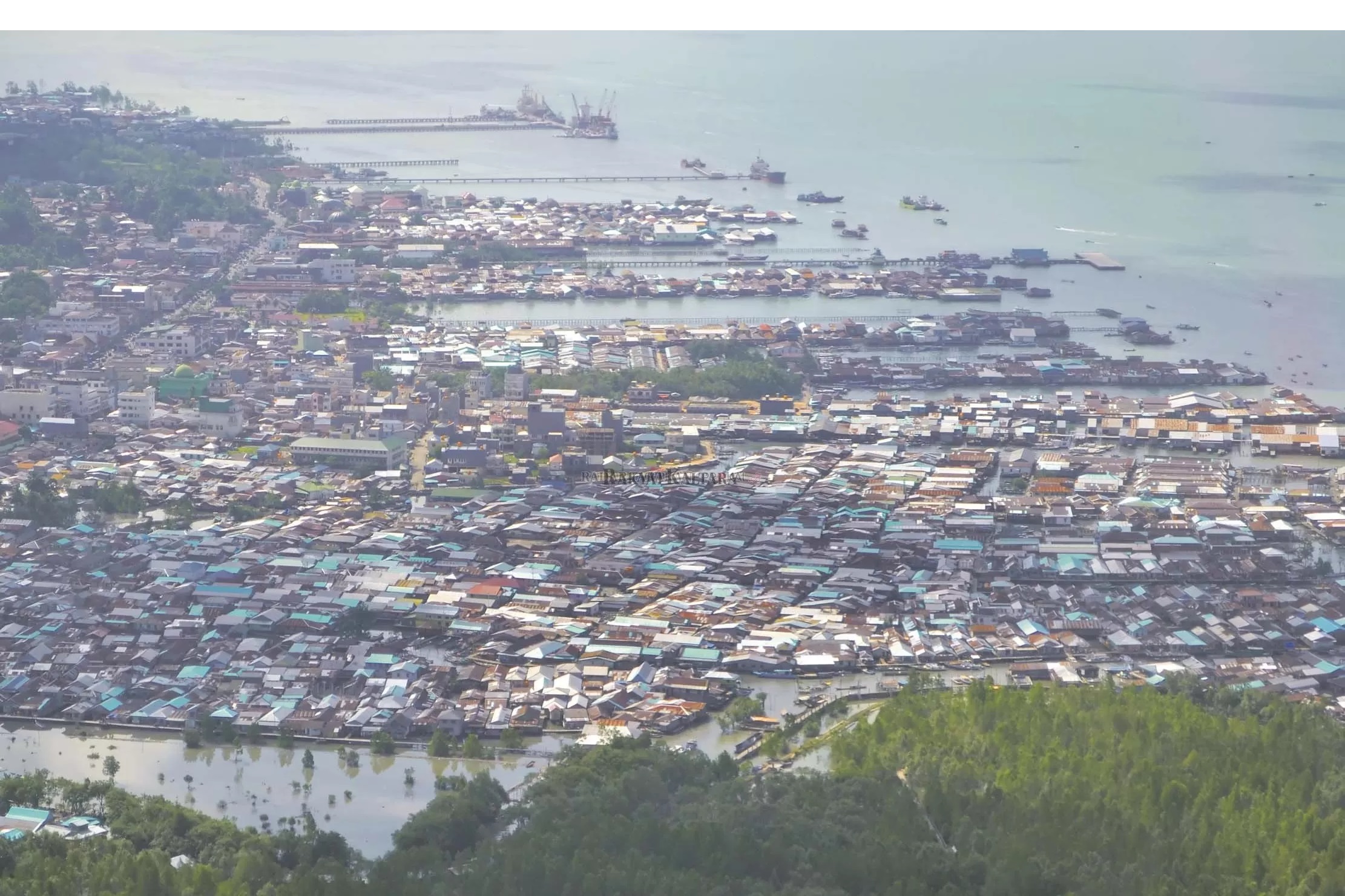 Tampak pesisir Tarakan. Tarakan masih belum bebas dari SBS.