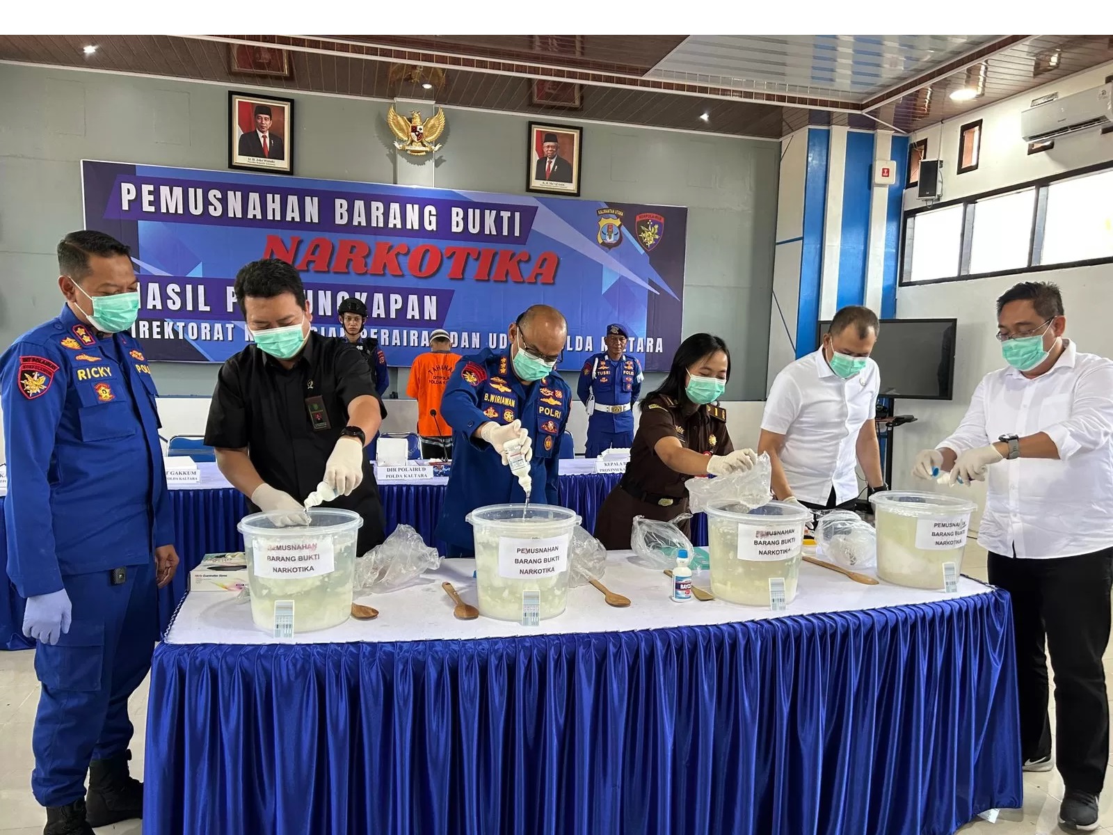 DIMUSNAHKAN: Barang bukti berupa sabu 6 kg yang dimusnahkan Ditpolairud Polda Kaltara. (ELIAZAR/RADAR TARAKAN)