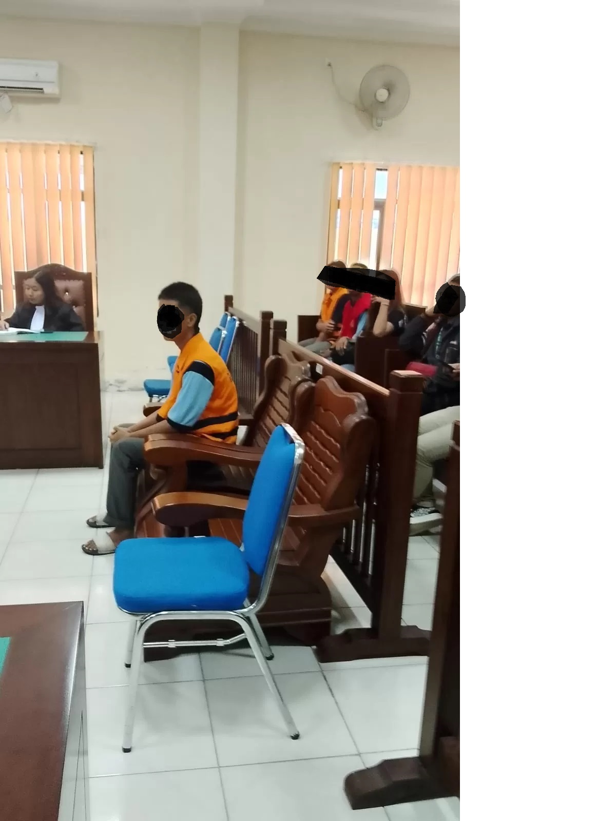 PASRAH DIHUKUM: Terdakwa RDH menyatakan menerima vonis yang diputuskan hakim atas perkara yang menimpanya. (MOESO/BALPOS)