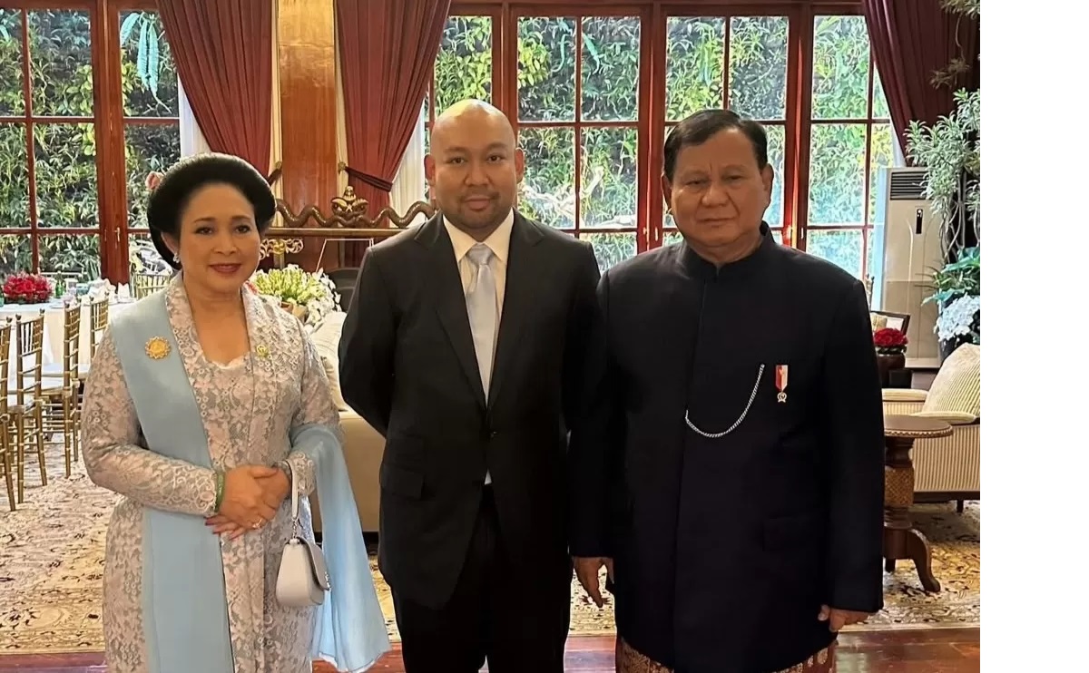 Prabowo Subianto, Didit Hediprasetyo, dan Titiek Soeharto, berfoto bersama usai pelantikan Presiden RI. (Instagram titieksoeharto)