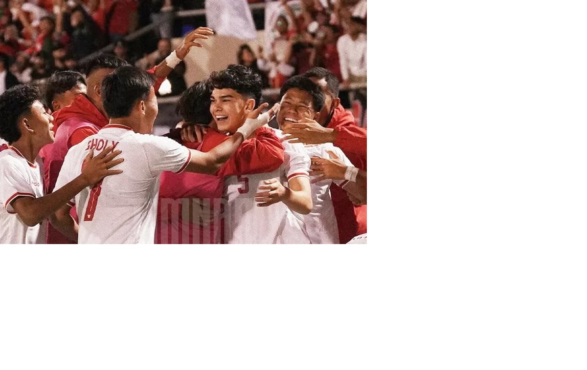 Mathew Ryan Baker dkk rayakan gol.