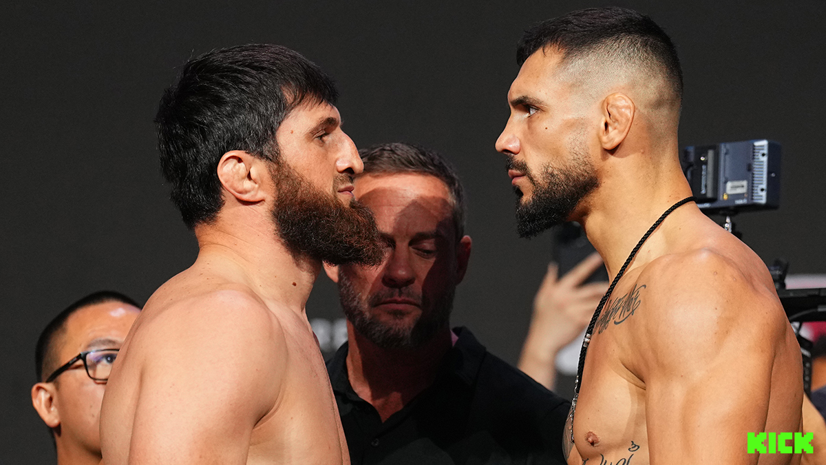 Magomed Ankalaev (kiri) melawan Aleksander Rakic.