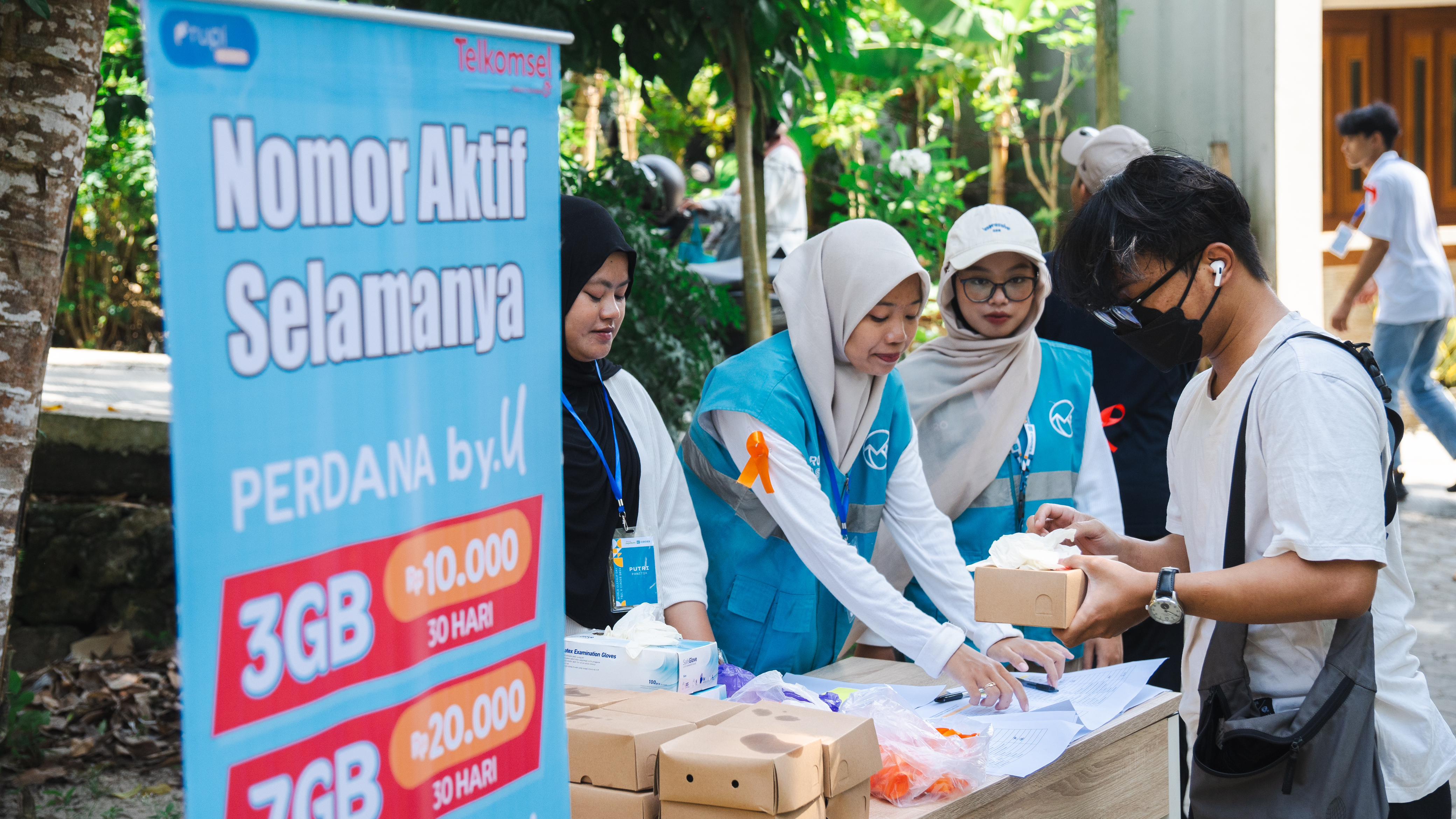 Telkomsel akan terus melanjutkan program Telkomsel Jaga Bumi dengan mengajak pelanggan dan karyawan untuk menciptakan lebih banyak lagi ruang hijau bagi masa depan bumi yang lebih baik.