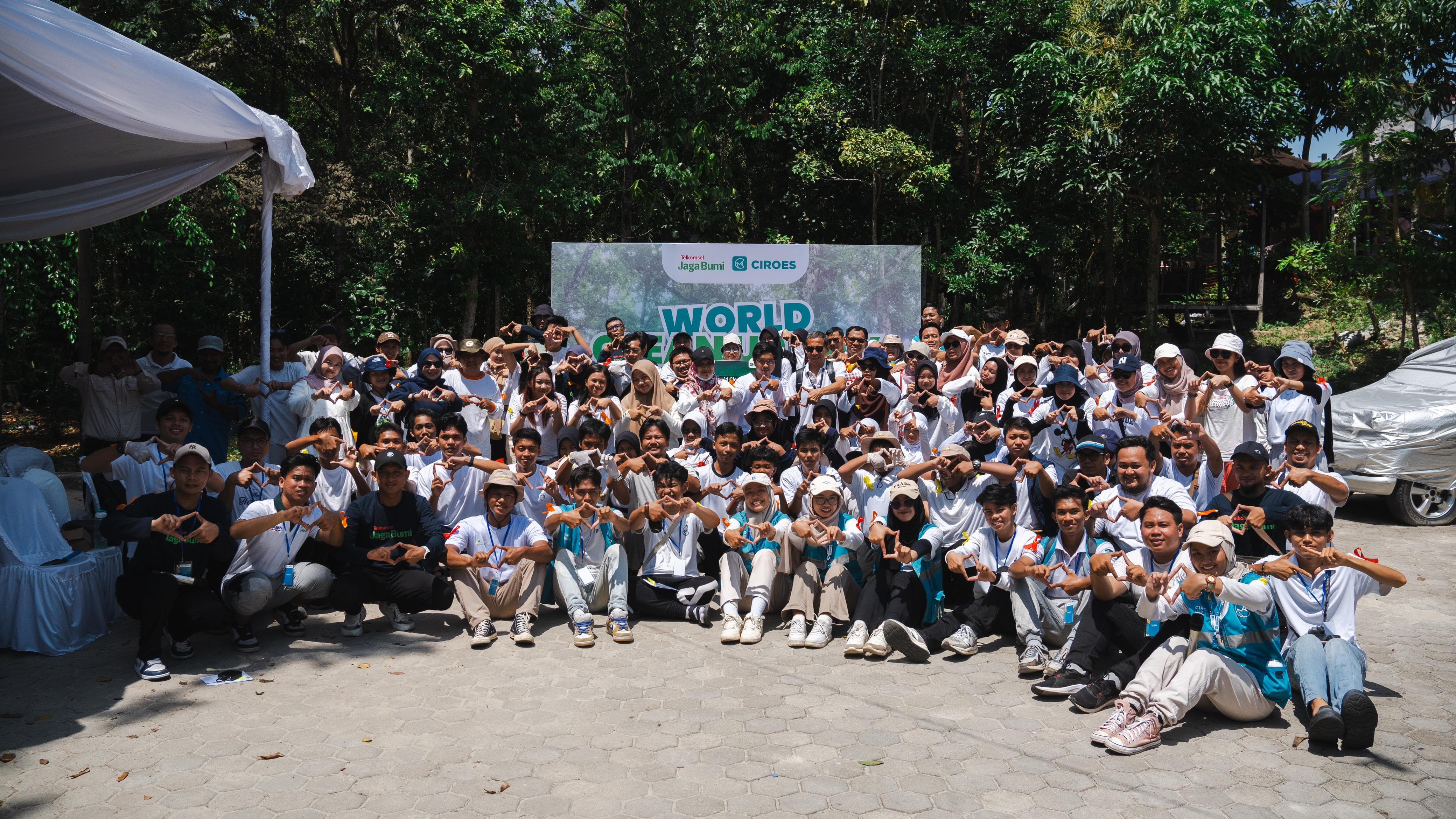 Telkomsel mengajak seluruh pelanggan untuk bersama menciptakan &lsquo;Jejak Kebaikan&rsquo; melalui tindakan sederhana yang nyata dan menyeluruh untuk mengimbangi jejak karbon yang kita tinggalkan.