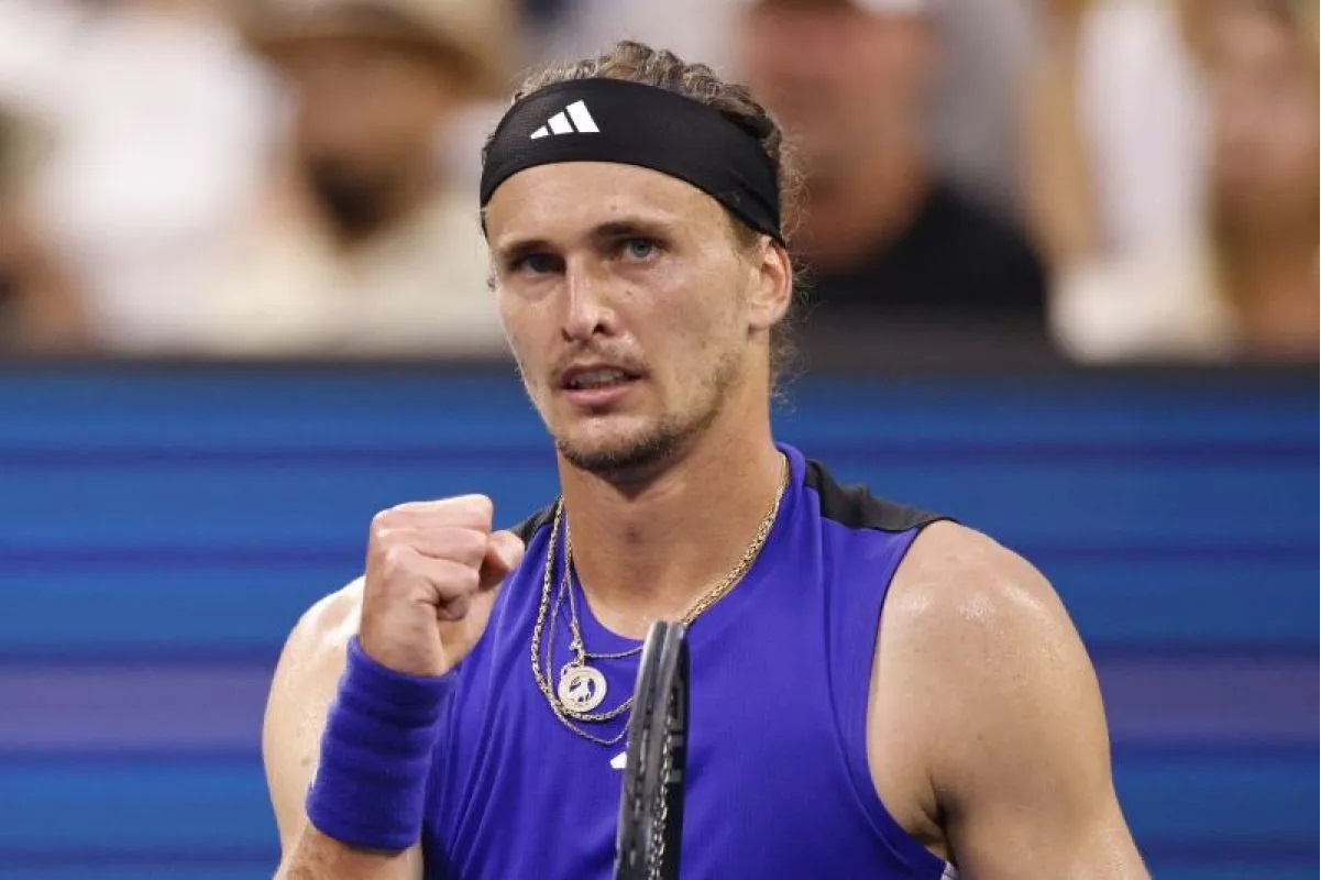 Petenis Jerman Alexander Zverev saat melawan petenis Amerika Serikat Brandon Nakashima di babak 16 besar US Open di USTA Billie Jean King National Tennis Center, New York City, 1 September 2024.
