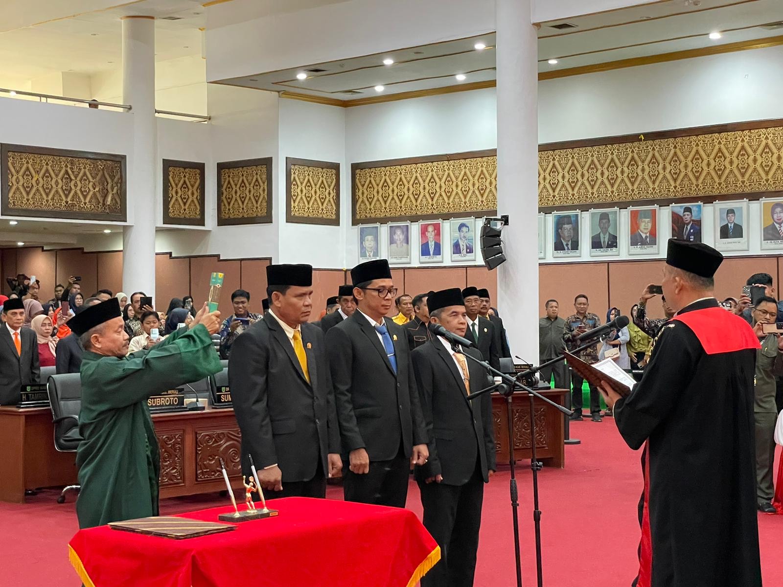 DITETAPKAN: Pengucapan sumpah pimpinan DPRD Berau masa jabatan 2024-2029 di Gedung DPRD Berau, Selasa, 5 November 2024.